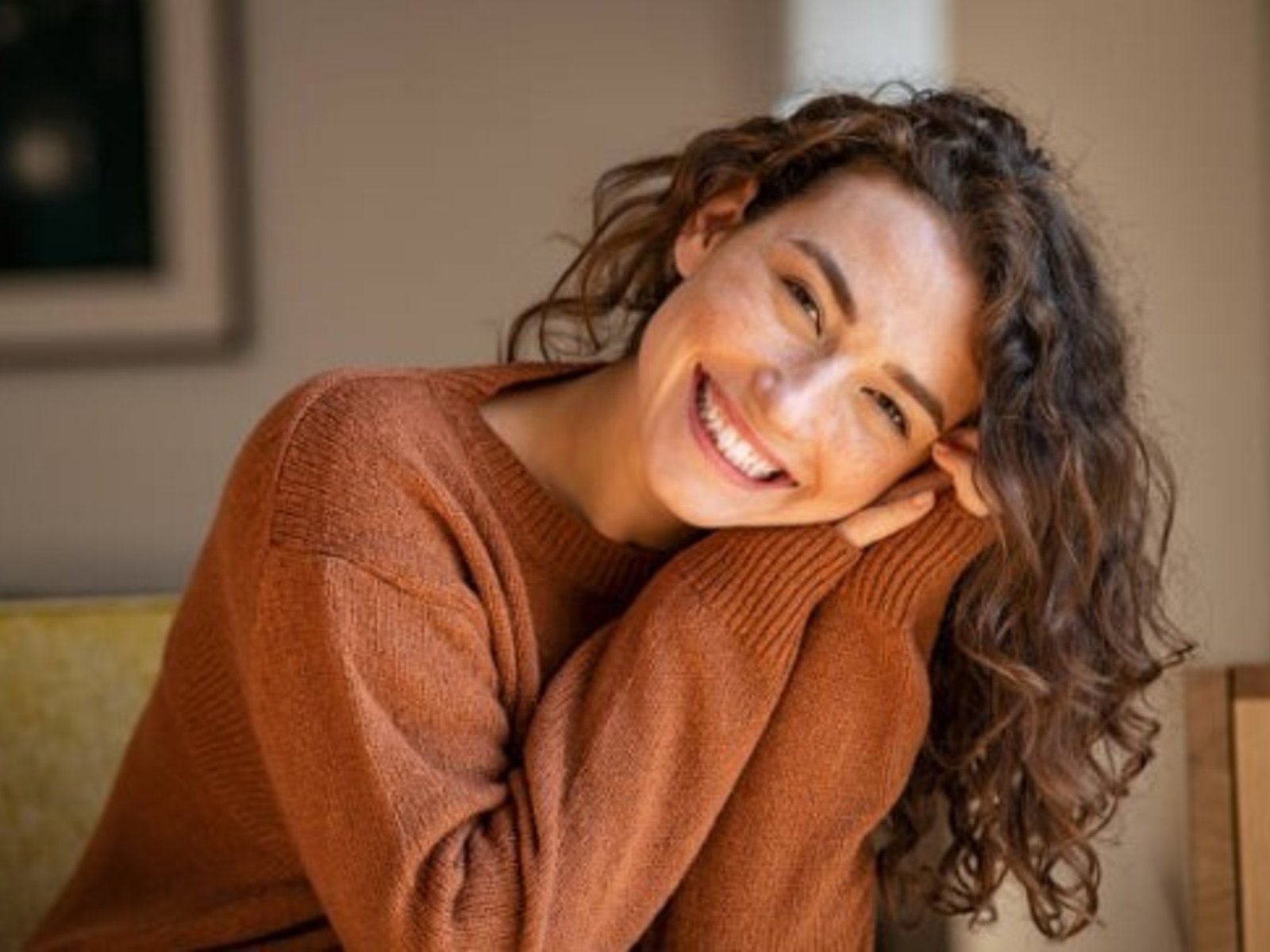 Un rasgo común de las personas con energía positiva es que sonríen con más facilidad que el resto. Foto: iStock.