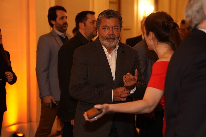 El jefe de la Uocra, Gerardo Martínez, e la conmemoración por el 4 de Julio día la independencia en la embajada de Estados Unidos. Foto Juano Tesone 