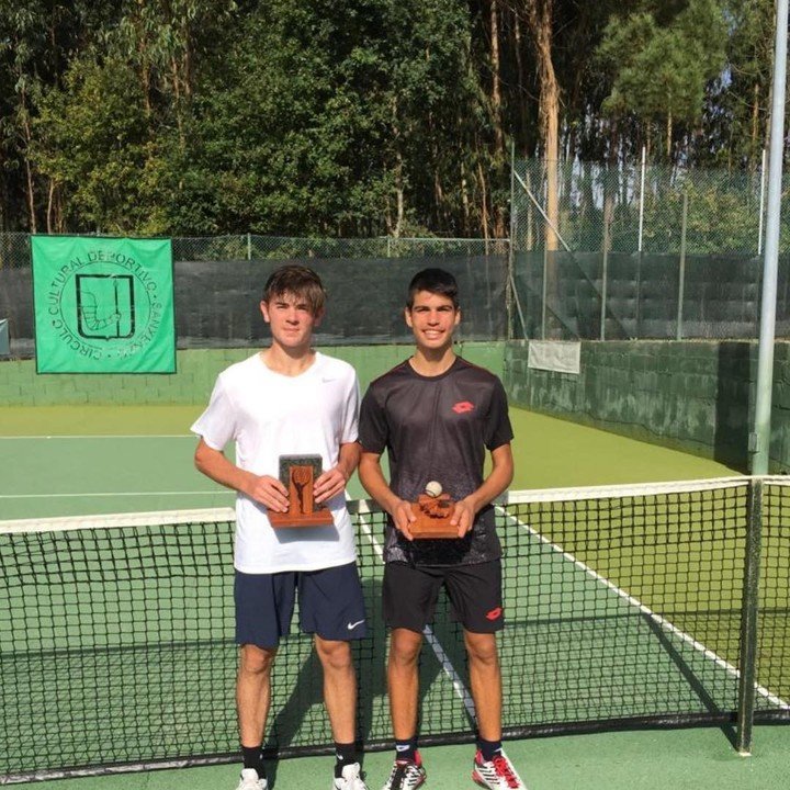 Fearnley y Alcaraz, tras la final de un torneo Grado 2 en octubre de 2018. Foto @jakefearnley01