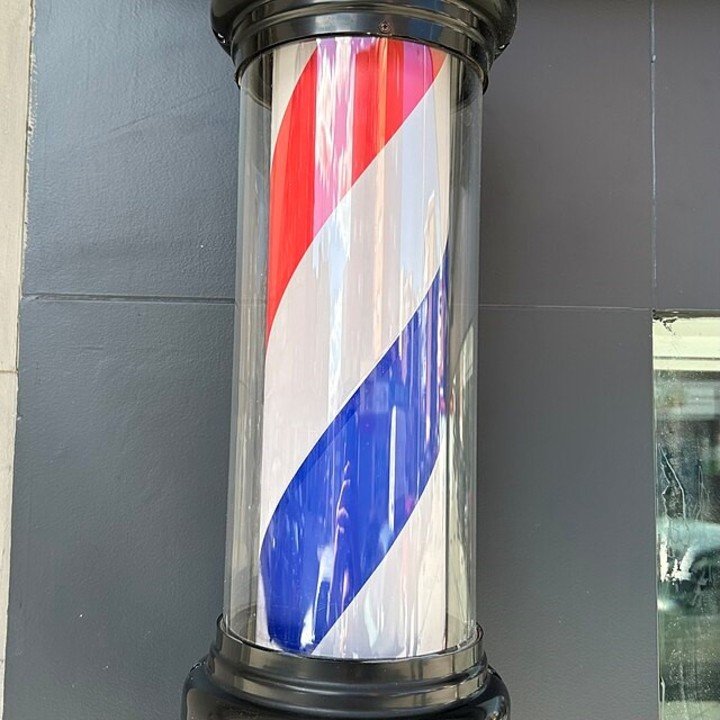 Así son los palos de barberías del siglo XXI.