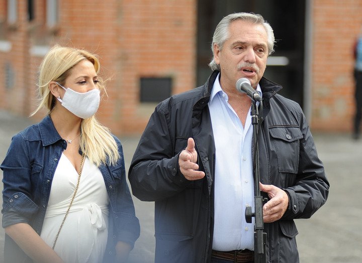 Alberto Fernandez junto a Fabiola Yañez. Foto Federico Lopez Claro