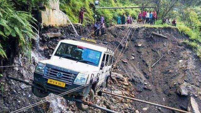 Las fuertes lluvias desencadenan el cierre de escuelas y universidades en Shimla