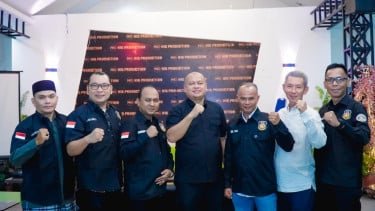 Amigos de la policía indonesia (SPI) después de emitir peticiones que apoyan el TNI-Polri