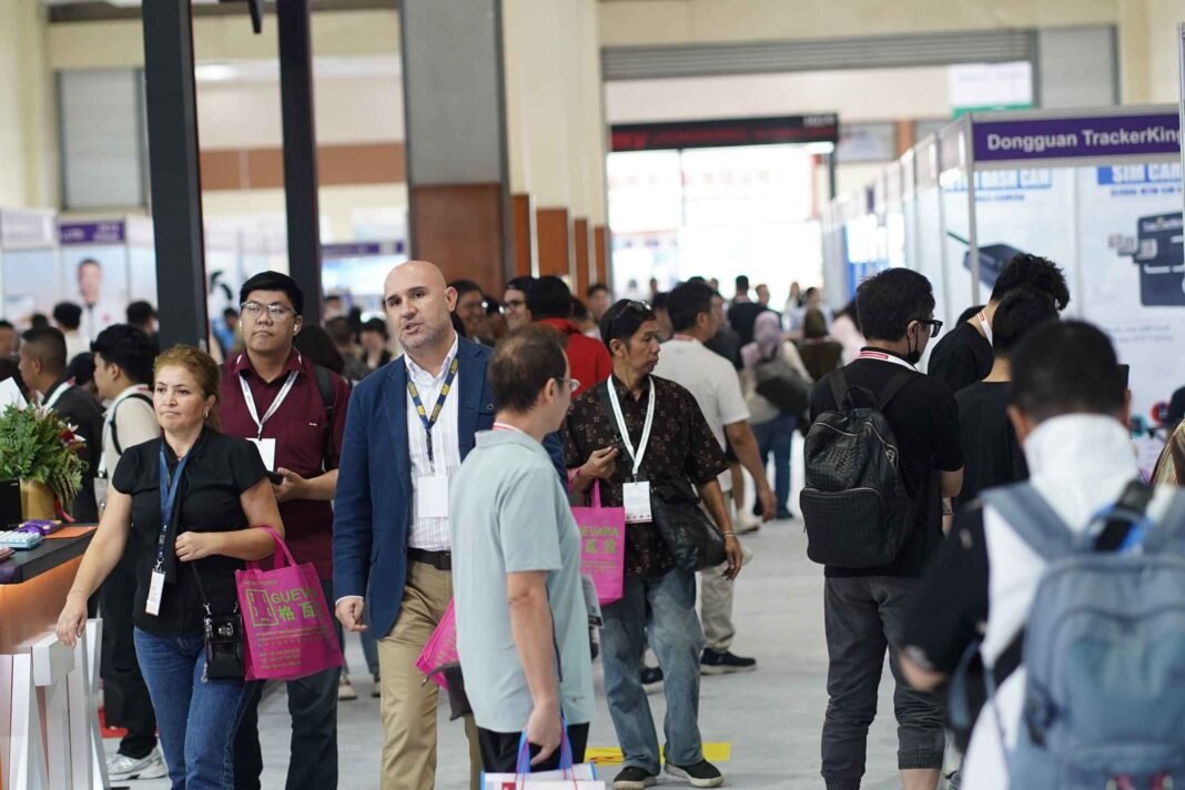 Miles de visitantes están entusiasmados con el estilo de vida de caza y los productos electrónicos en fuentes globales Indonesia 2025