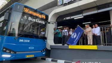 El gobernador de DKI Yakarta, Pramono Anung, inauguró la parada de autobús Jaga Jakarta Transjakarta