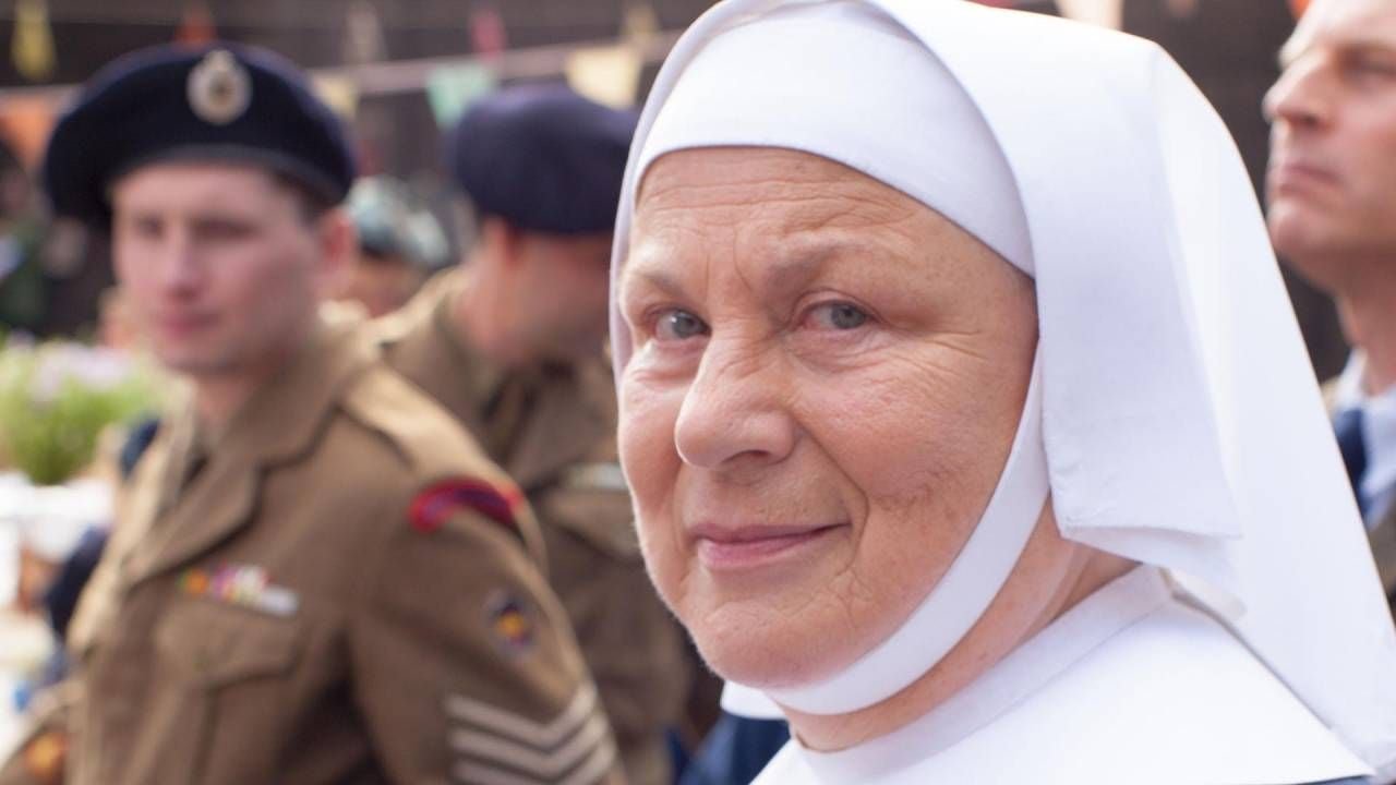 Pam Ferris como la hermana Evangelina en '¡Llama a la comadrona!'
