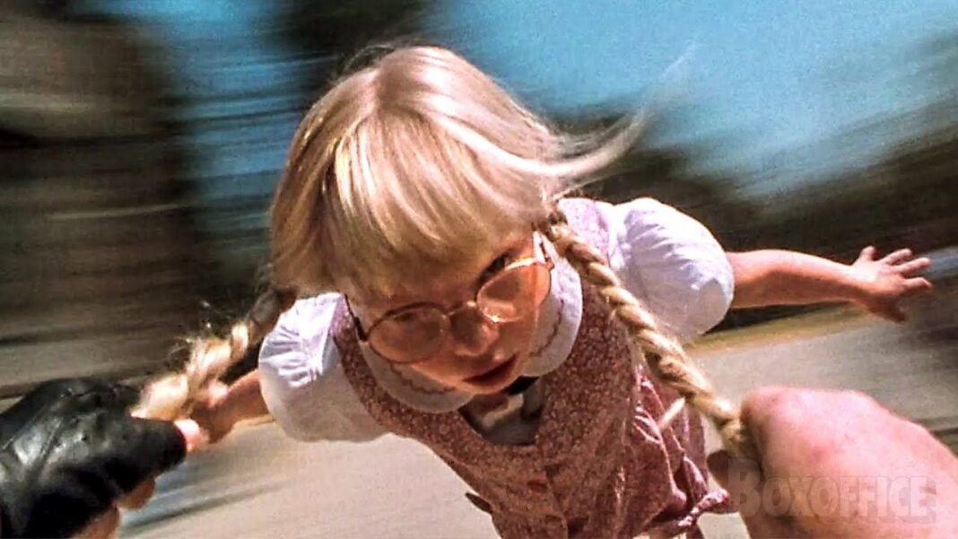 Siempre había pensado que este truco de 'Matilda' era mentira, pero Danny DeVito realmente lanzó por los aires a la niña actriz