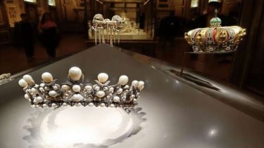 Robaron la corona de la emperatriz Eugenia, esposa de Napoleón III, en el Museo del Louvre, París