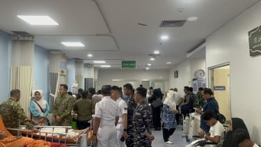 El ambiente en el Hospital Islámico Cempaka Putih donde ocurrieron las víctimas de la explosión del SMAN 72 en Yakarta
