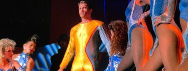 Antes de Glen Powell estuvo Arnold Schwarzenegger. Esta loca película de acción y ciencia ficción adaptó a Stephen King con más espectáculo que sátira