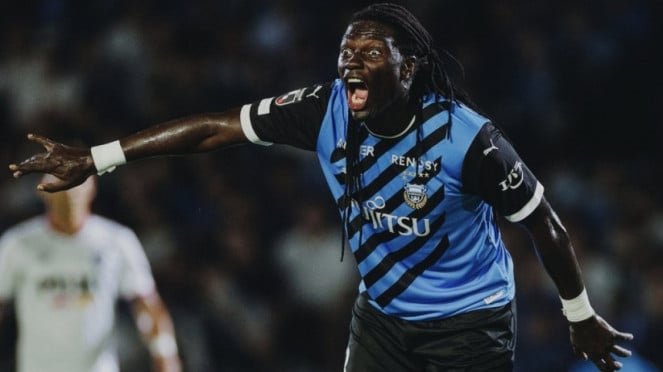 Delantero del Kawasaki Frontale, Bafetimbi Gomis Delantero del Kawasaki Frontale, Bafetimbi Gomis
