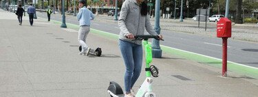 Confirmado: la DGT obliga a que a partir del 2 de enero los patinetes vayan con 'matrícula' y seguro. Y si no, multa