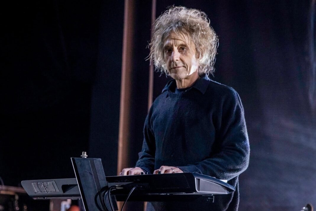 Muere el guitarrista y teclista de The Cure, Perry Bamonte