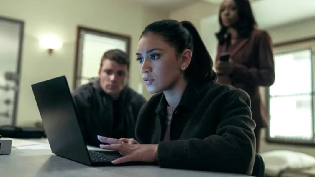 La temporada 2 de 'El agente nocturno' está repleta de momentos imposibles, pero este es el mayor de ellos