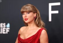 Taylor Swift celebra la medalla de oro con Mikaela Shiffrin
