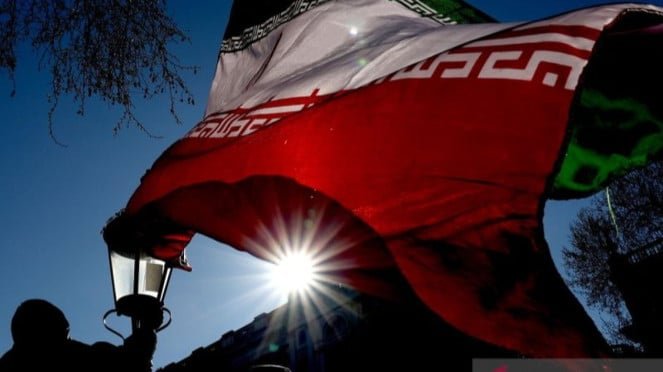 Los residentes participan en una manifestación contra los ataques militares de Estados Unidos e Israel contra Irán en la ciudad de Londres, Inglaterra.
