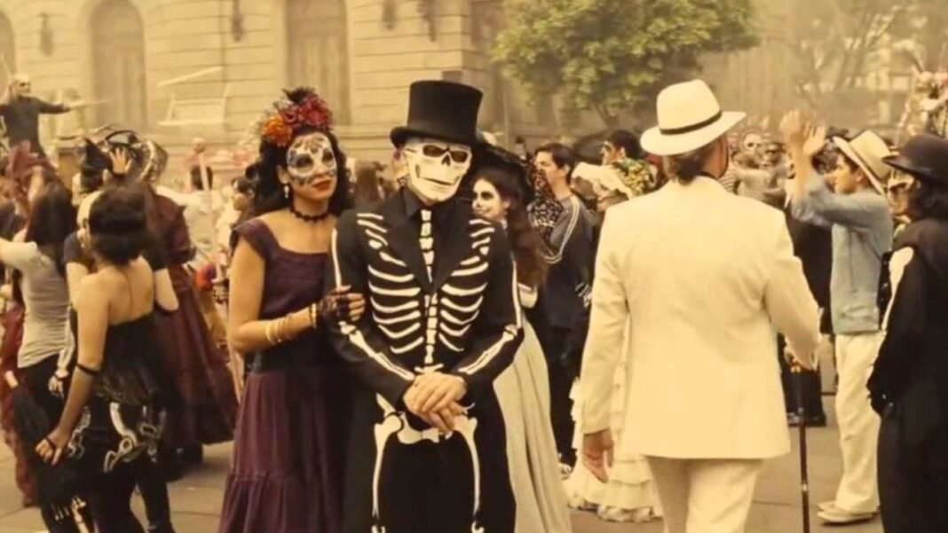 El desfile del Día de los Muertos en CDMX apenas tiene 10 años de antigüedad: existe por culpa de una película de acción de Hollywood