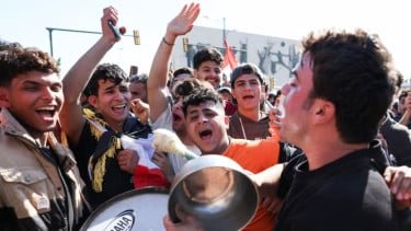 Los seguidores de la selección nacional iraquí salen a las calles para celebrar sus 40 años de espera para clasificarse para la Copa del Mundo