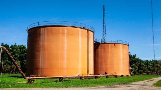 Ilustración de una refinería de petróleo Ilustración de una refinería de petróleo