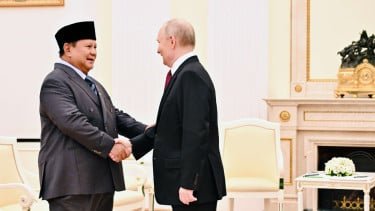 El presidente indonesio Prabowo Subianto y el presidente ruso Vladimir Putin