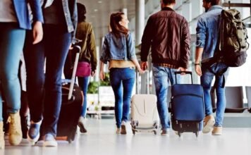 El Reino Unido introduce visas electrónicas obligatorias para los viajeros indios y pone fin a las pegatinas de visa