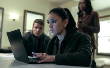 La temporada 2 de ‘El agente nocturno’ está repleta de momentos imposibles, pero este es el mayor de ellos