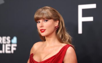 Taylor Swift celebra la medalla de oro con Mikaela Shiffrin